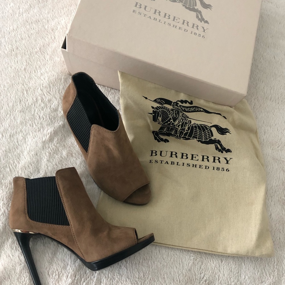 NWB Burberry Harbourne peep toe ankle booties 7